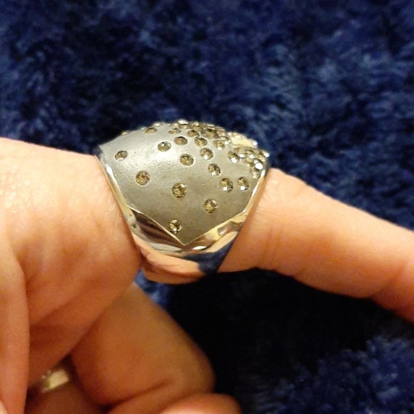 BIG BOLD STATEMENT GRAY WHITE CRYSTAL RING - Picture 6 of 8